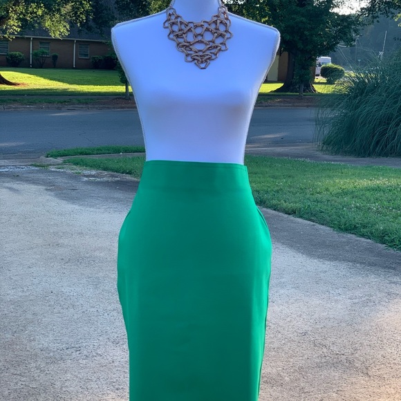💚Bodycon Green Skirt💚 - Picture 3 of 3